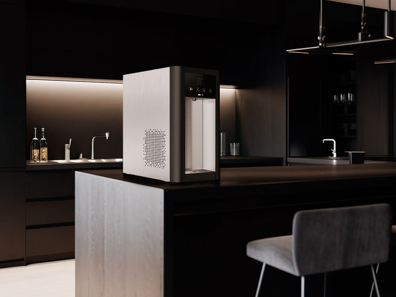 BRITA BR50 Wasserspender auf dunkler Kücheninsel in modernem Raumdesign.